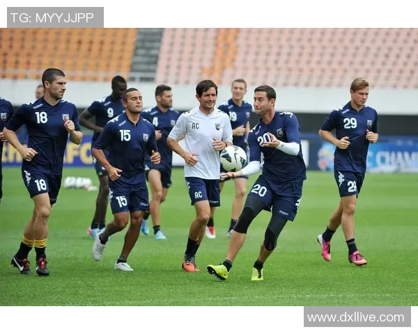 穿两套足球服的球星:他们如何在不同队伍间展现独特魅力与实力 穿两套足球服的球星:他们如何在不同队伍间展现独特魅力与实力